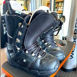 Burton snowboarding boots Women’s size 10